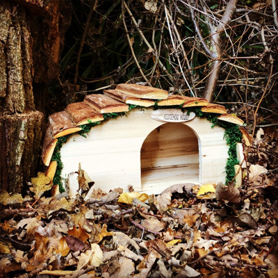 Wooden Hedgehog House Hogitat With Bark Roof & Nesting Straw - 5