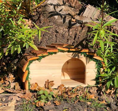 Wooden Hedgehog House Hogitat with Bark Roof - 5