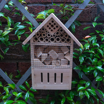 Wooden Insect House - Freestanding or Wall Mounted Garden Bug Hotel Shelter Nesting Box for Bees, Butterflies, Moths, Ladybirds