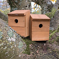 Wooden Multi-Hole Wild Bird Classic Nest Birdhouse Boxes (Set of 2)