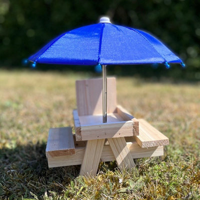 Wooden Wildlife Squirrel Feeder Picnic Table with Mini Umbrella - 3