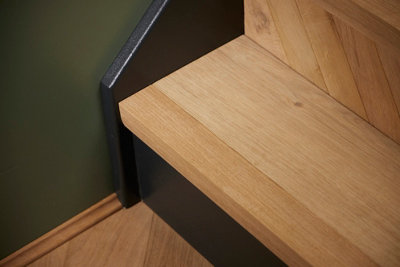 WOODLINE Prime Oak Hardwood Scotia Floor Beading 18mm x 18mm x 2400mm - Unfinished - 3