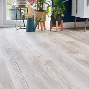 Woody Greige Natural Timber Effect 184mm x 1219mm LVT Flooring Planks (Pack of 16 w/ Coverage of 3.60m2)