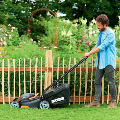 WORX WG743E.1 40V 40cm Cordless Lawn Mower with  2 x 4.0Ah Batteries and Charger - 6