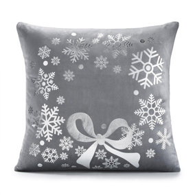 Wreath & Bow 18" Christmas Cushion
