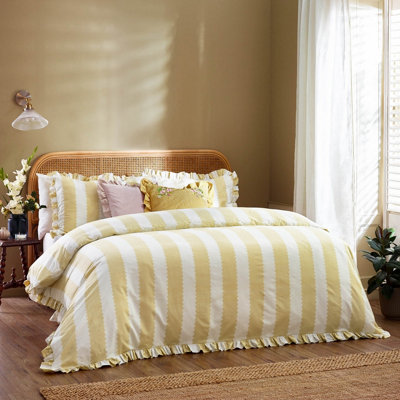 Wylder Birdie Stripe Ruffle Duvet Set