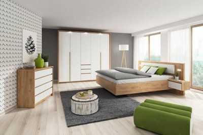 Golden oak deals bedroom furniture