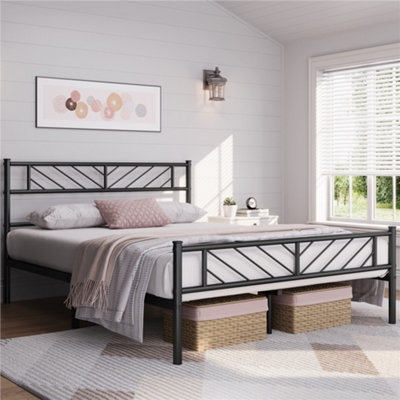 Yaheetech Black 4ft6 Double Metal Bed Frame with Arrow Design Headboard and Footboard