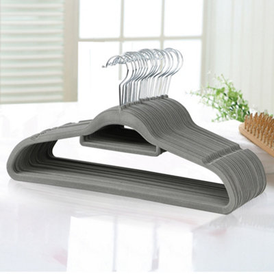 Yaheetech Grey 100 Pieces Velvet Flocked Hangers with Notched Shoulders