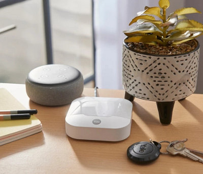 Yale IA-320 10pc Sync Smart Home Alarm Kit 4 Motion & 3 Door Sensors, 200m Range, App & Voice Control, No Fees, Expandable System