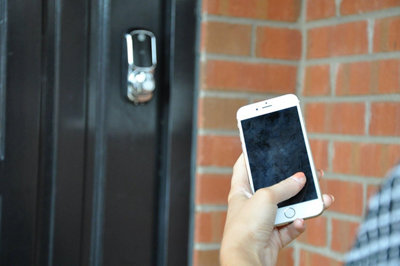Yale Keyless Smart Door Lock Key-Free Entry via PIN Code, Key Card, or Smartphone, Enhanced Security