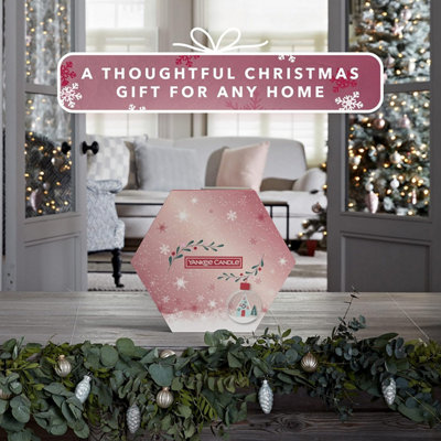 Yankee Candle Gift Set - 18 Scented Tea Lights and Holder in a Festive Box - Snow Globe Wonderland Collection - 4