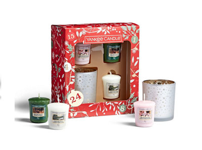 Yankee Candle Gift Set With Holder Votive Christmas Woody Sweet DIY at B&Q