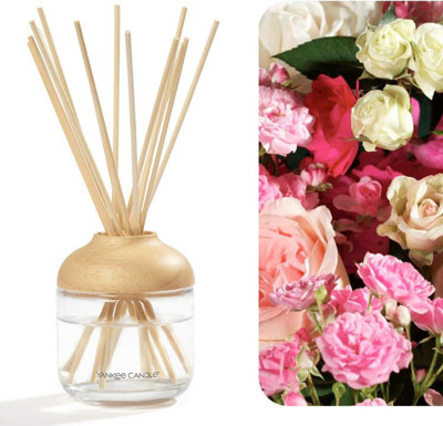 Yankee Candle Reed Diffuser - Fresh Cut Roses - 120 ml - Up to 10 Weeks of Fragrance