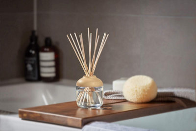 Yankee Candle Reed Diffuser - Fresh Cut Roses - 120 ml - Up to 10 Weeks of Fragrance - 6