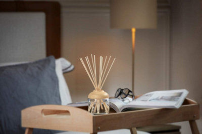 Yankee Candle Reed Diffuser - Fresh Cut Roses - 120 ml - Up to 10 Weeks of Fragrance - 7
