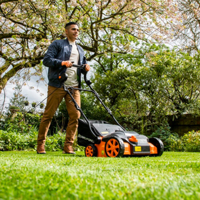 Yard Force 1500W 36cm Electric Scarifier with 5 working depths - EA U36 - 5
