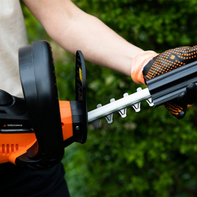Yard Force 20V Cordless Hedge Trimmer with Li-ion battery and quick charger - LH C45 - CR20 Range - 4