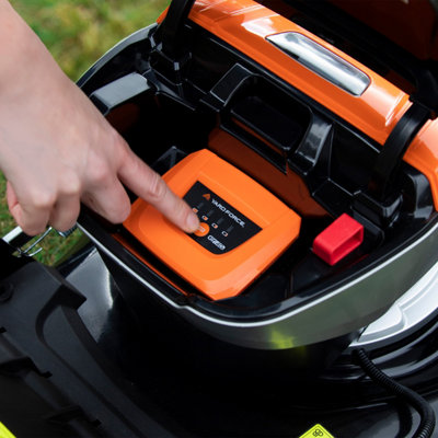 Yard Force 40V 46cm Self-Propelled Cordless Lawnmower with 4AH Lithium-ion Battery & Quick Charger LM G46E - GR40 range - 5