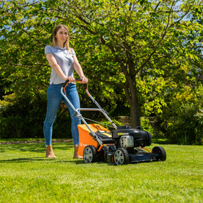 Yard Force 41cm Push Petrol Lawnmower with 125CC Briggs and Stratton 300E Engine GMB41 DIY at B Q