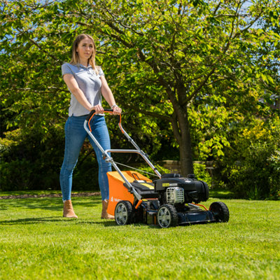 Yard Force 41cm Self-Propelled Petrol Lawnmower with 125CC Briggs and Stratton 300E Engine GMB41A