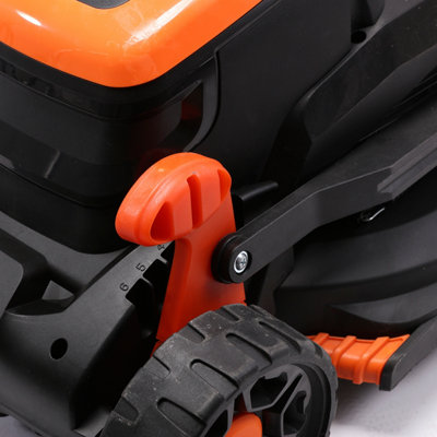 Yard Force EM N34B 1400W Electric Lawnmower with 34cm cutting width and rear roller - 5