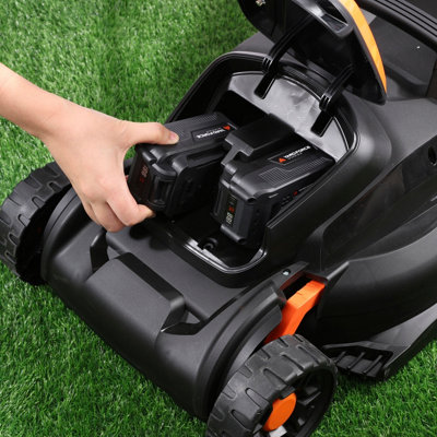 Yard Force LM C34B 40V 2.5Ah (2x20V) Cordless Lawnmower with 34cm cutting width 35L grass bag and rear roller - 6