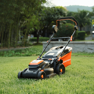 Yard Force LM C40B 40V 4.0Ah 2x20V Cordless Lawnmower with 40cm cutting width 45L grass bag and rear roller