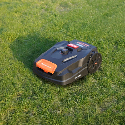 Yard Force MB800 Robotic Lawnmower with App control for medium size gardens up to 800m²