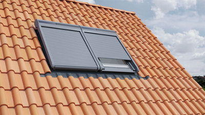 YARDLITE Roof Window Grey / White UPVC Pivot Loft Skylight Unvented + Flashing  - M6A - 78cm x 118cm, KFP Plain Tile Flashing