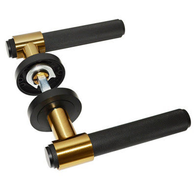 Z721 Knurled Lever Collar Door Handle, Matt Black/Satin Brass - Handlestore